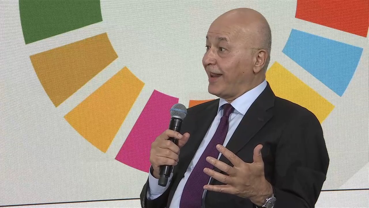 Cover image for UNHCR Chief Unveils Plan to Halve Refugee Displacement in a Decade